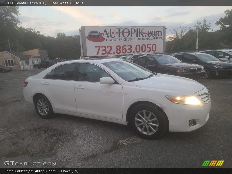 Super White / Bisque 2011 Toyota Camry XLE