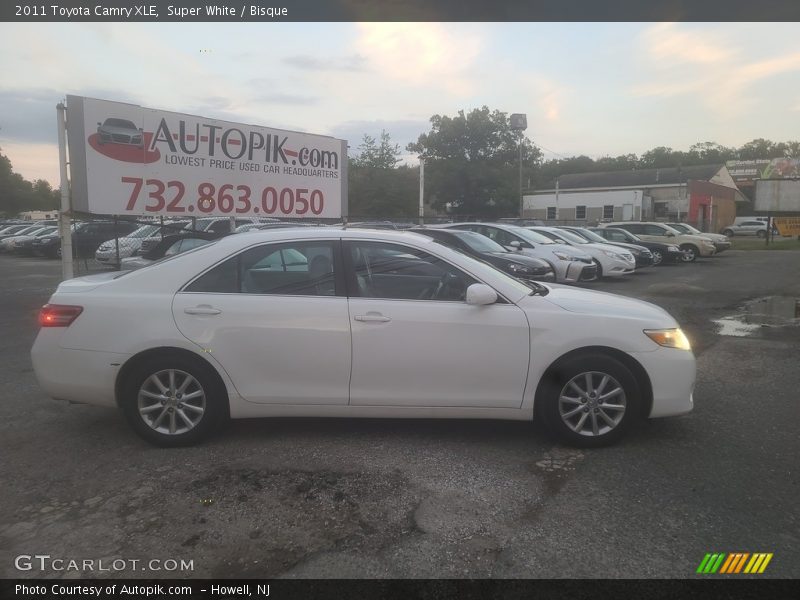 Super White / Bisque 2011 Toyota Camry XLE