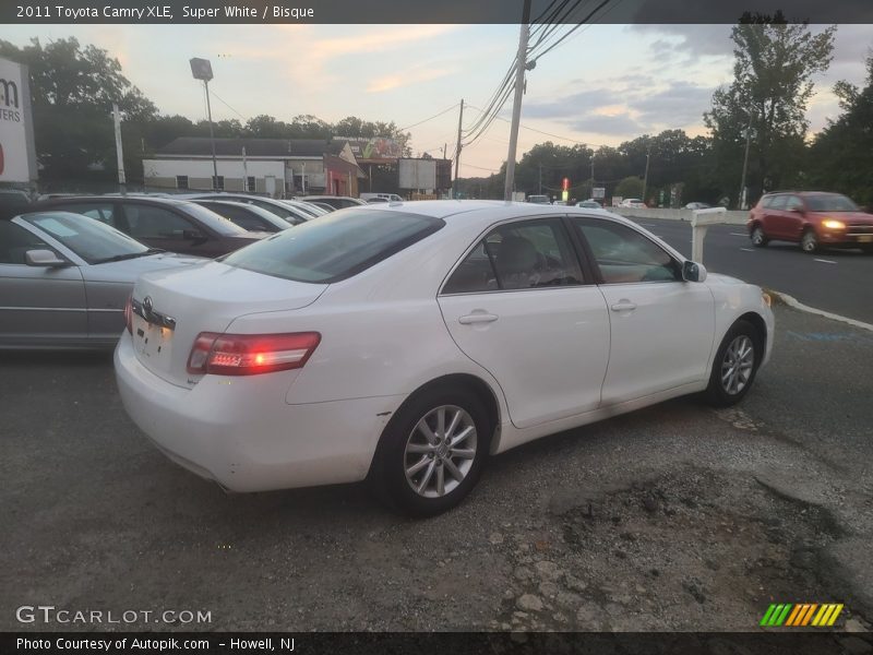 Super White / Bisque 2011 Toyota Camry XLE