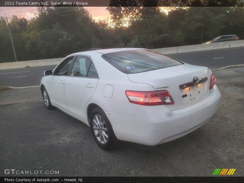 Super White / Bisque 2011 Toyota Camry XLE