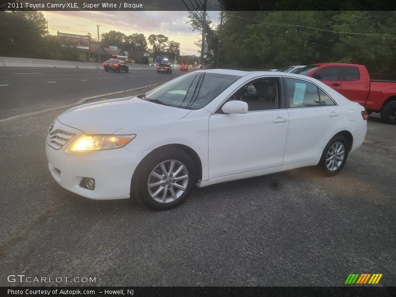 Super White / Bisque 2011 Toyota Camry XLE