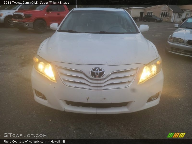 Super White / Bisque 2011 Toyota Camry XLE