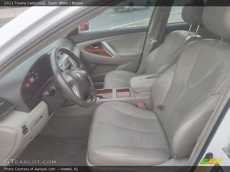 Super White / Bisque 2011 Toyota Camry XLE
