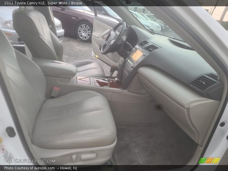 Super White / Bisque 2011 Toyota Camry XLE