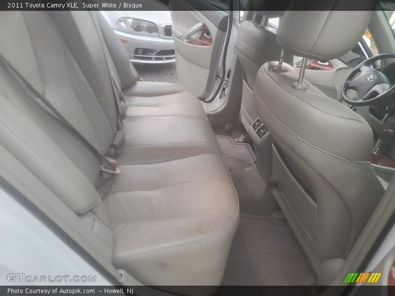 Super White / Bisque 2011 Toyota Camry XLE
