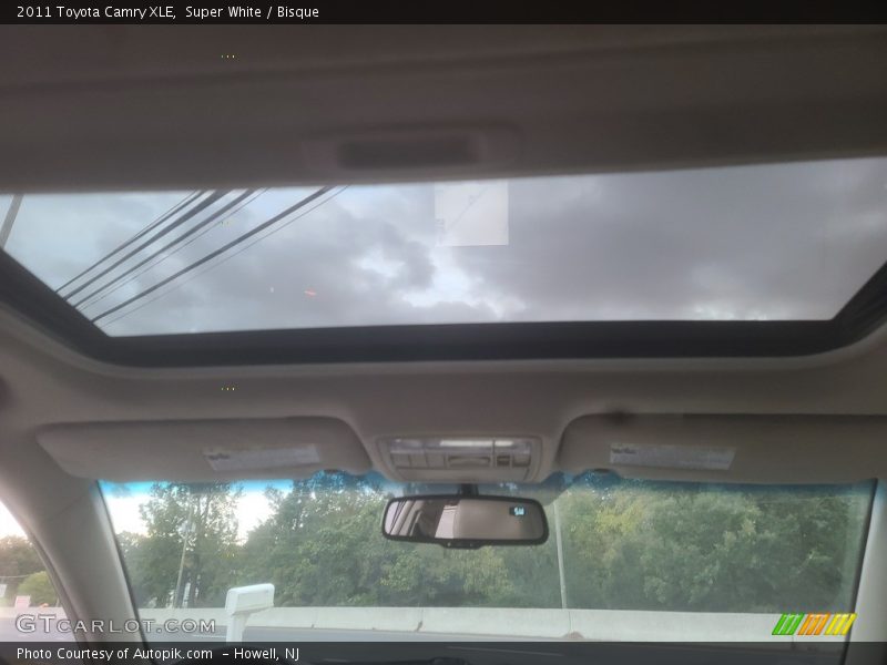 Super White / Bisque 2011 Toyota Camry XLE