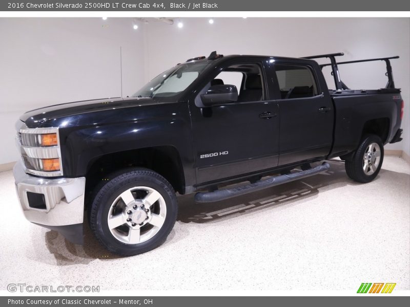 Front 3/4 View of 2016 Silverado 2500HD LT Crew Cab 4x4