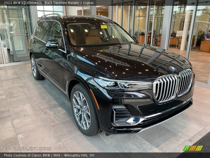 Front 3/4 View of 2022 X7 xDrive40i