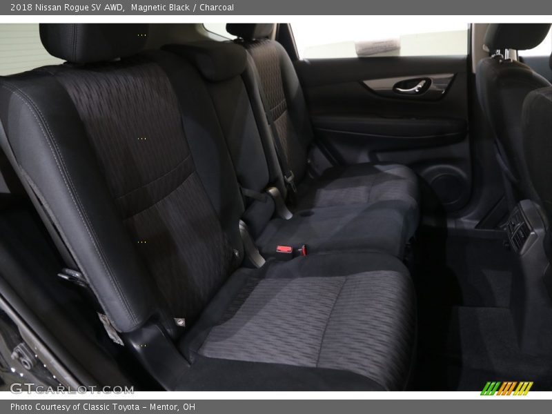 Magnetic Black / Charcoal 2018 Nissan Rogue SV AWD