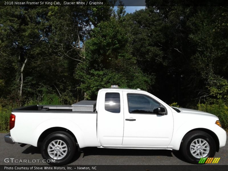 Glacier White / Graphite 2018 Nissan Frontier SV King Cab