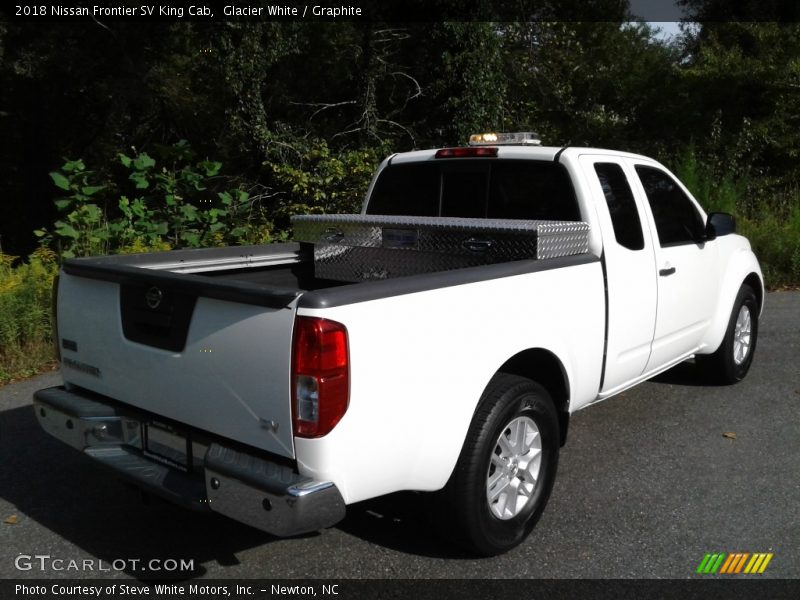 Glacier White / Graphite 2018 Nissan Frontier SV King Cab