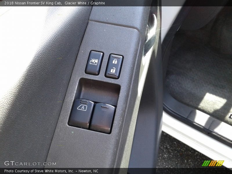 Glacier White / Graphite 2018 Nissan Frontier SV King Cab