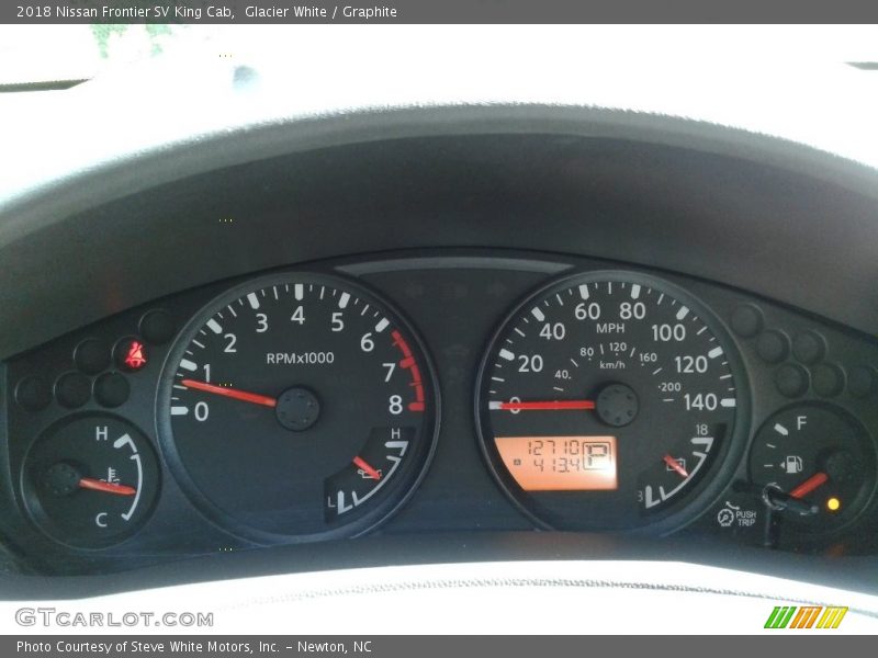 Glacier White / Graphite 2018 Nissan Frontier SV King Cab