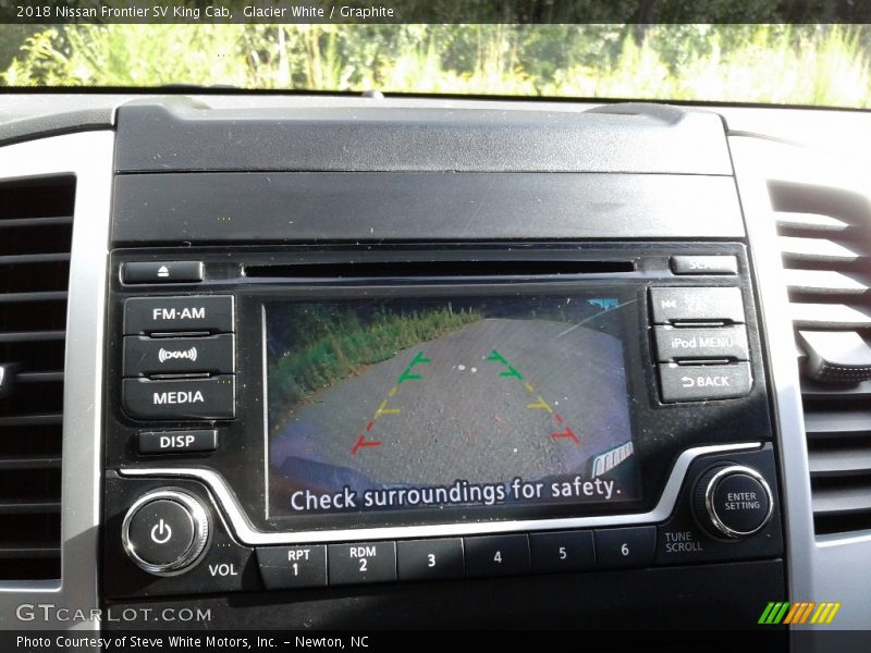 Glacier White / Graphite 2018 Nissan Frontier SV King Cab