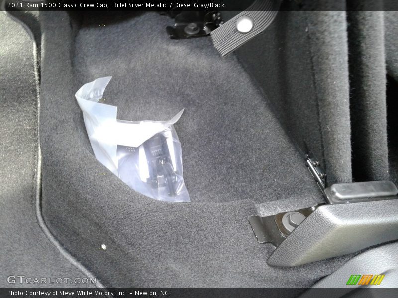 Billet Silver Metallic / Diesel Gray/Black 2021 Ram 1500 Classic Crew Cab