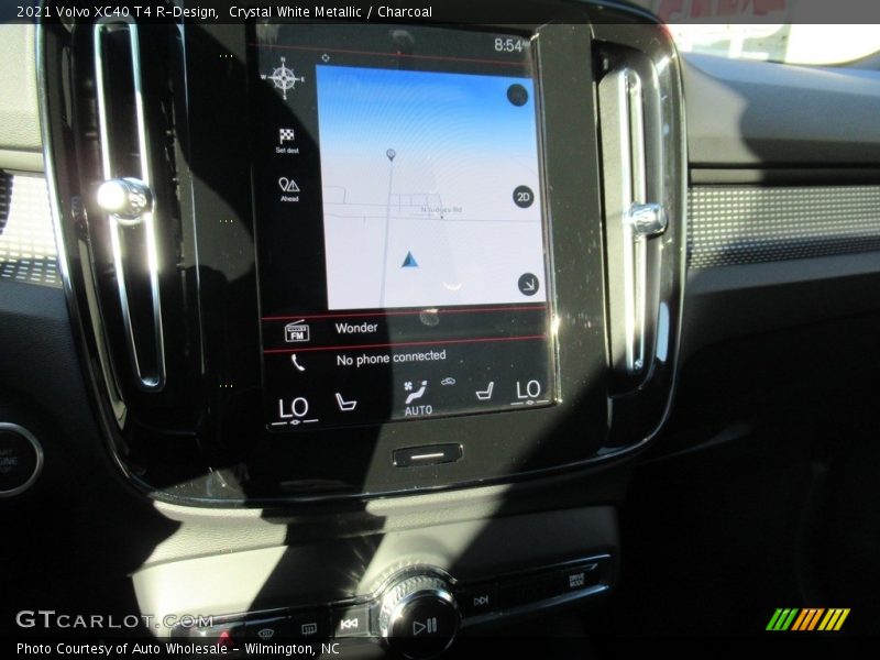 Crystal White Metallic / Charcoal 2021 Volvo XC40 T4 R-Design