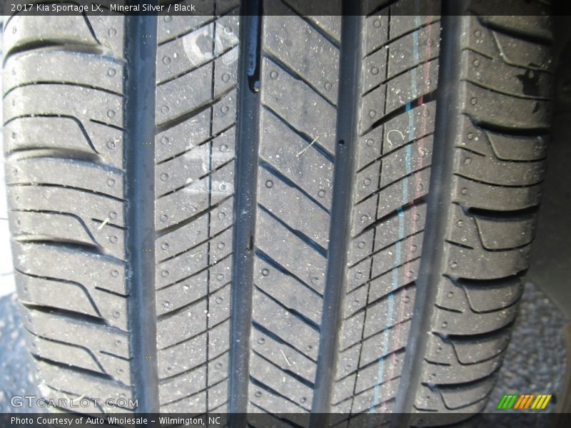 Mineral Silver / Black 2017 Kia Sportage LX