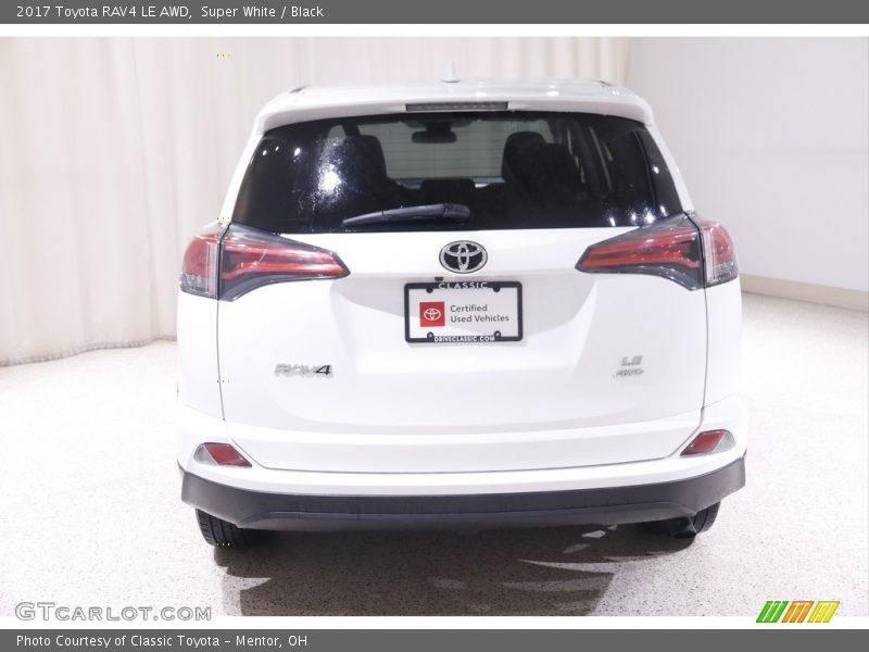 Super White / Black 2017 Toyota RAV4 LE AWD