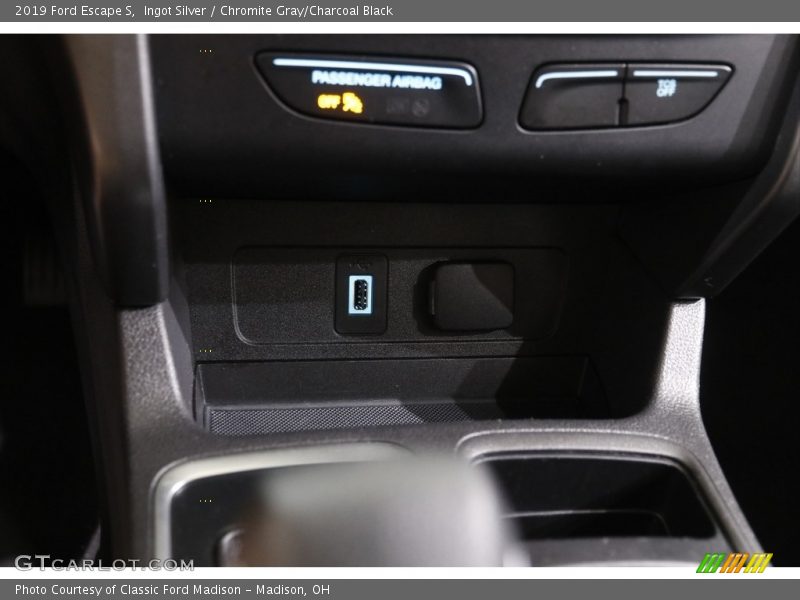 Ingot Silver / Chromite Gray/Charcoal Black 2019 Ford Escape S