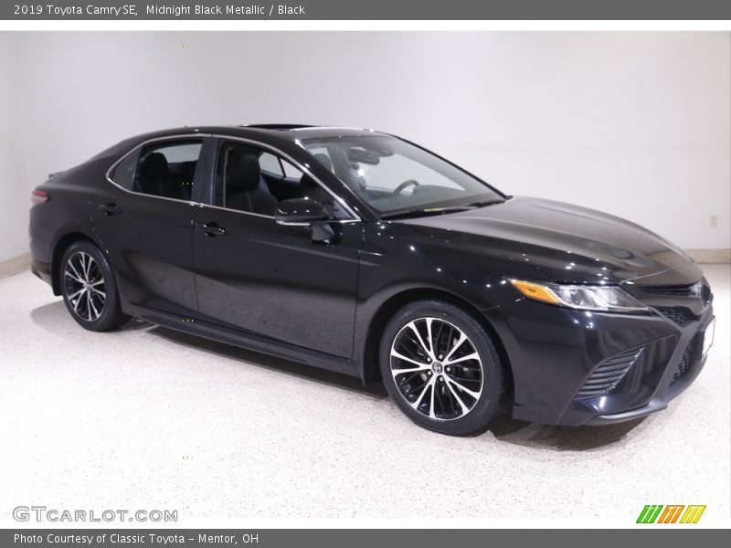 Midnight Black Metallic / Black 2019 Toyota Camry SE