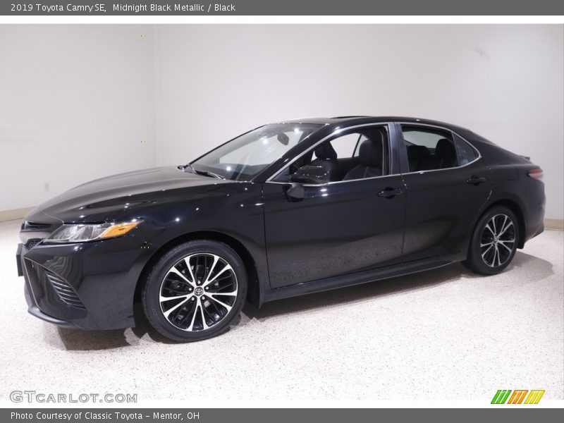 Midnight Black Metallic / Black 2019 Toyota Camry SE