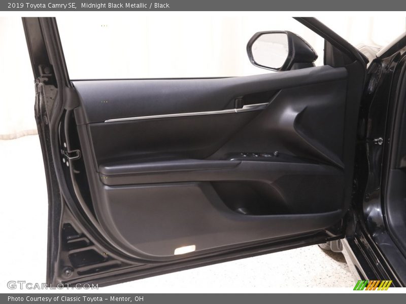 Midnight Black Metallic / Black 2019 Toyota Camry SE