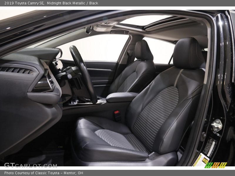 Midnight Black Metallic / Black 2019 Toyota Camry SE