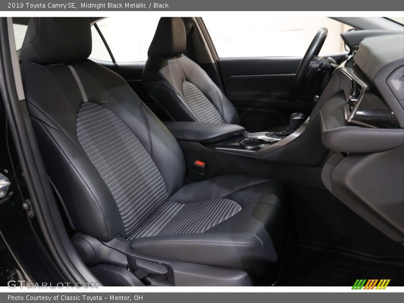 Midnight Black Metallic / Black 2019 Toyota Camry SE