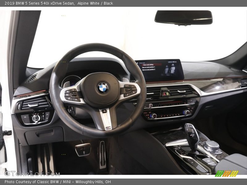Alpine White / Black 2019 BMW 5 Series 540i xDrive Sedan