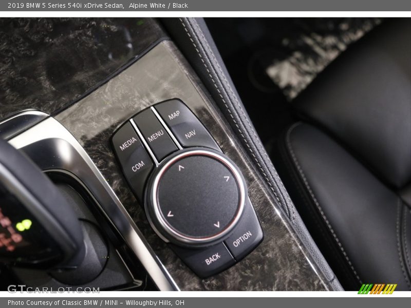 Alpine White / Black 2019 BMW 5 Series 540i xDrive Sedan