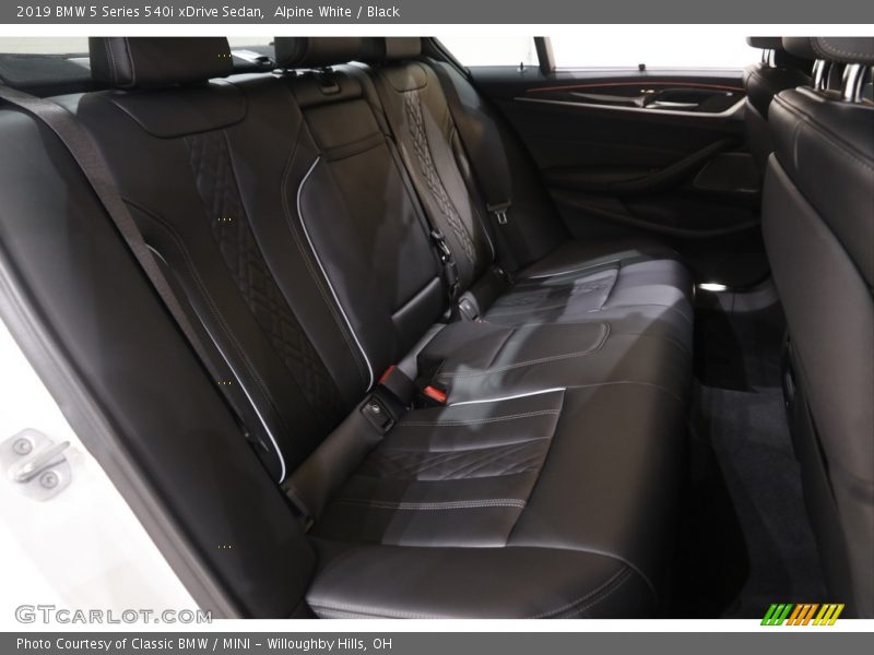 Alpine White / Black 2019 BMW 5 Series 540i xDrive Sedan
