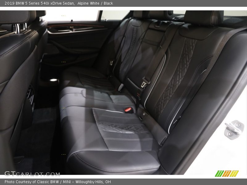 Alpine White / Black 2019 BMW 5 Series 540i xDrive Sedan