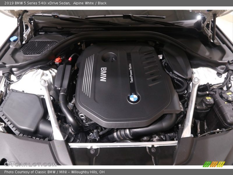 Alpine White / Black 2019 BMW 5 Series 540i xDrive Sedan
