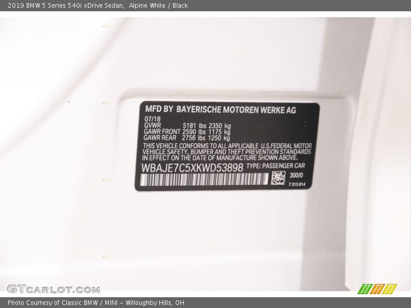 Alpine White / Black 2019 BMW 5 Series 540i xDrive Sedan