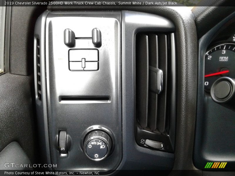 Summit White / Dark Ash/Jet Black 2019 Chevrolet Silverado 2500HD Work Truck Crew Cab Chassis