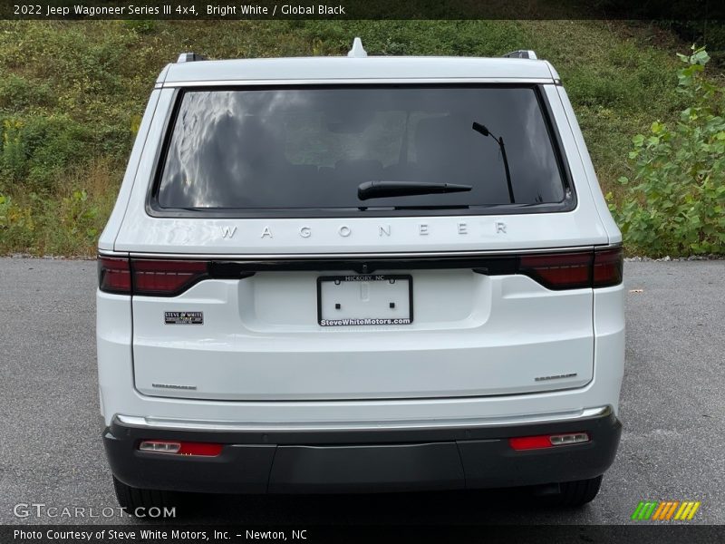 Bright White / Global Black 2022 Jeep Wagoneer Series III 4x4