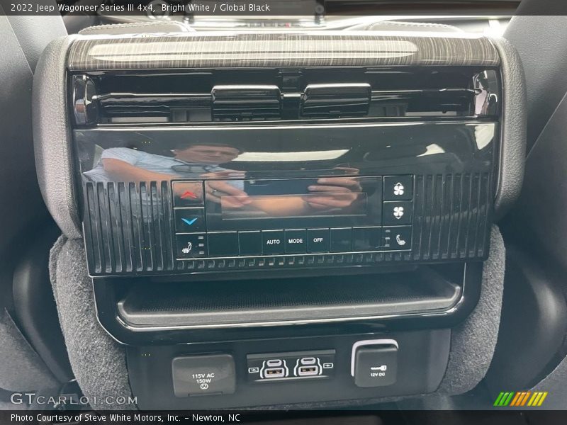 Entertainment System of 2022 Wagoneer Series III 4x4