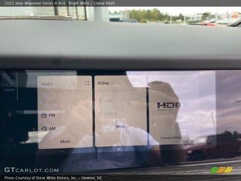 Bright White / Global Black 2022 Jeep Wagoneer Series III 4x4