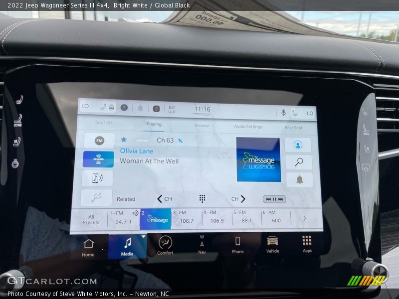 Bright White / Global Black 2022 Jeep Wagoneer Series III 4x4