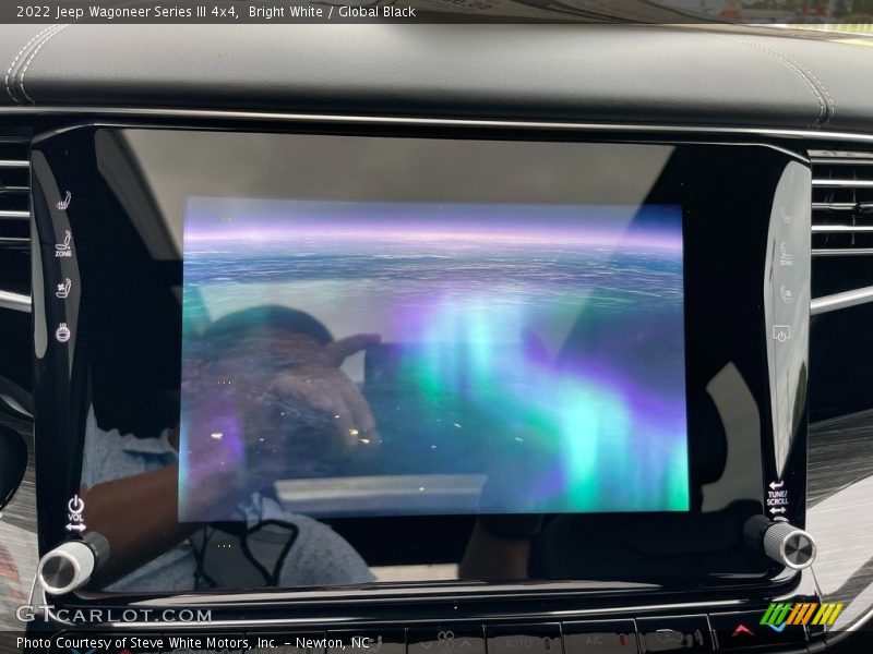 Bright White / Global Black 2022 Jeep Wagoneer Series III 4x4