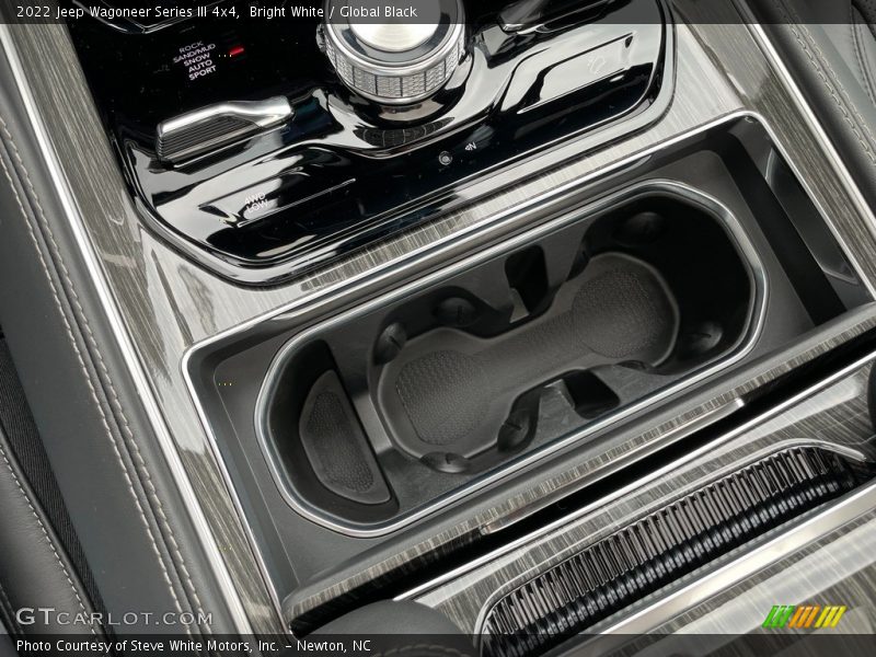 Bright White / Global Black 2022 Jeep Wagoneer Series III 4x4