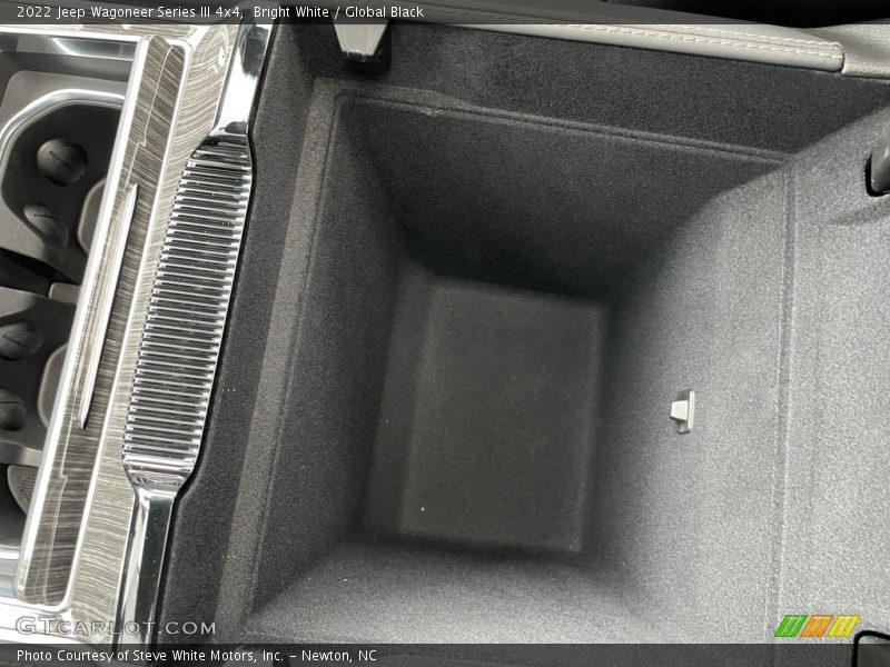 Bright White / Global Black 2022 Jeep Wagoneer Series III 4x4