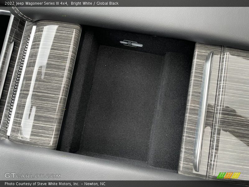 Bright White / Global Black 2022 Jeep Wagoneer Series III 4x4