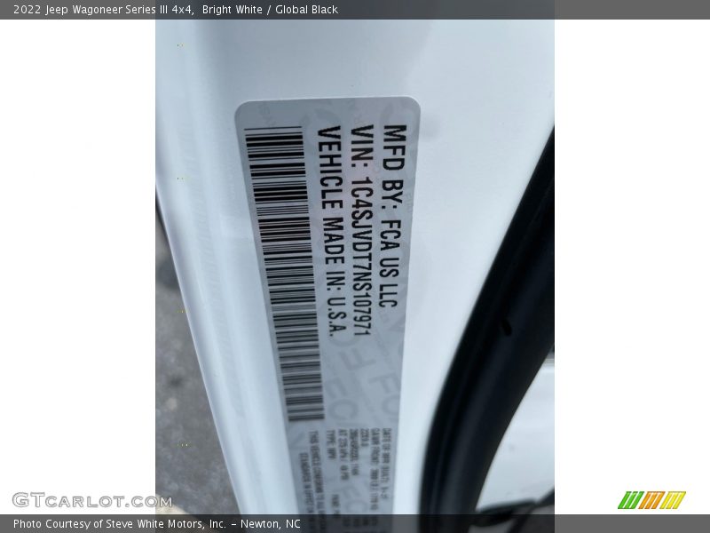 Bright White / Global Black 2022 Jeep Wagoneer Series III 4x4
