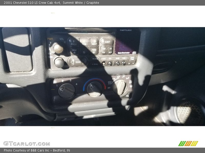 Summit White / Graphite 2001 Chevrolet S10 LS Crew Cab 4x4