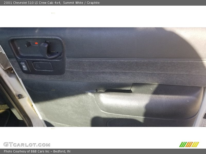 Summit White / Graphite 2001 Chevrolet S10 LS Crew Cab 4x4