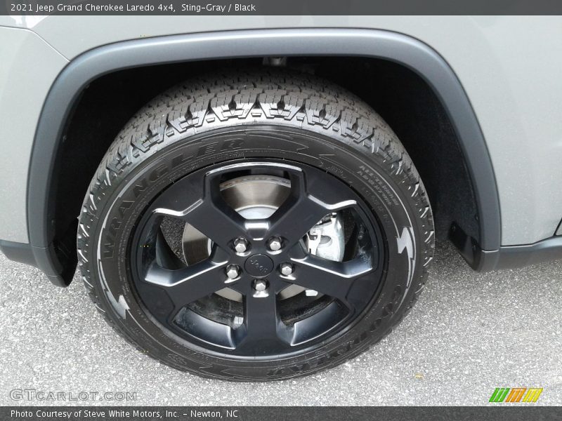 Sting-Gray / Black 2021 Jeep Grand Cherokee Laredo 4x4