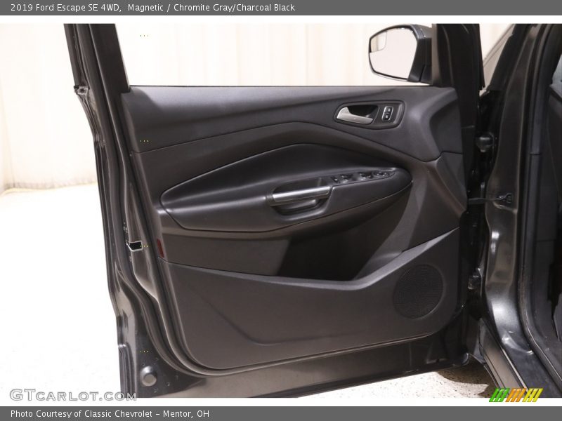 Magnetic / Chromite Gray/Charcoal Black 2019 Ford Escape SE 4WD
