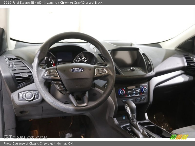 Magnetic / Chromite Gray/Charcoal Black 2019 Ford Escape SE 4WD