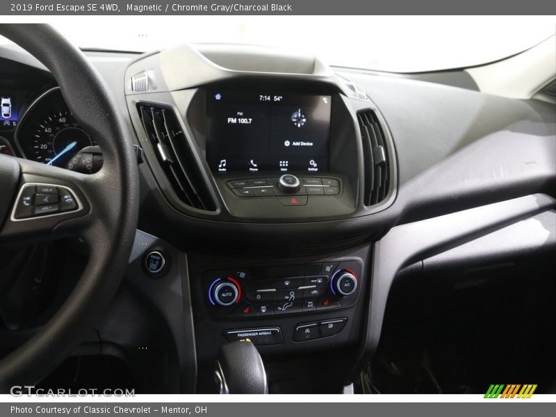 Magnetic / Chromite Gray/Charcoal Black 2019 Ford Escape SE 4WD